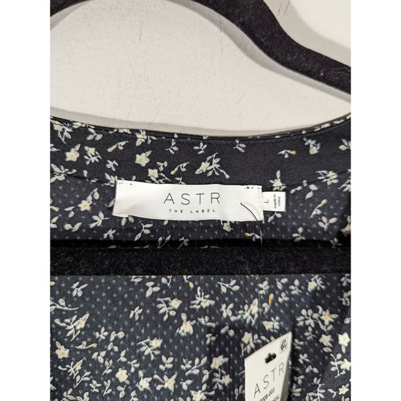 NWT ASTR The Label Black Floral Long Sleeve Faux Wrap Crop Blouse Women Size L - Picture 3 of 7